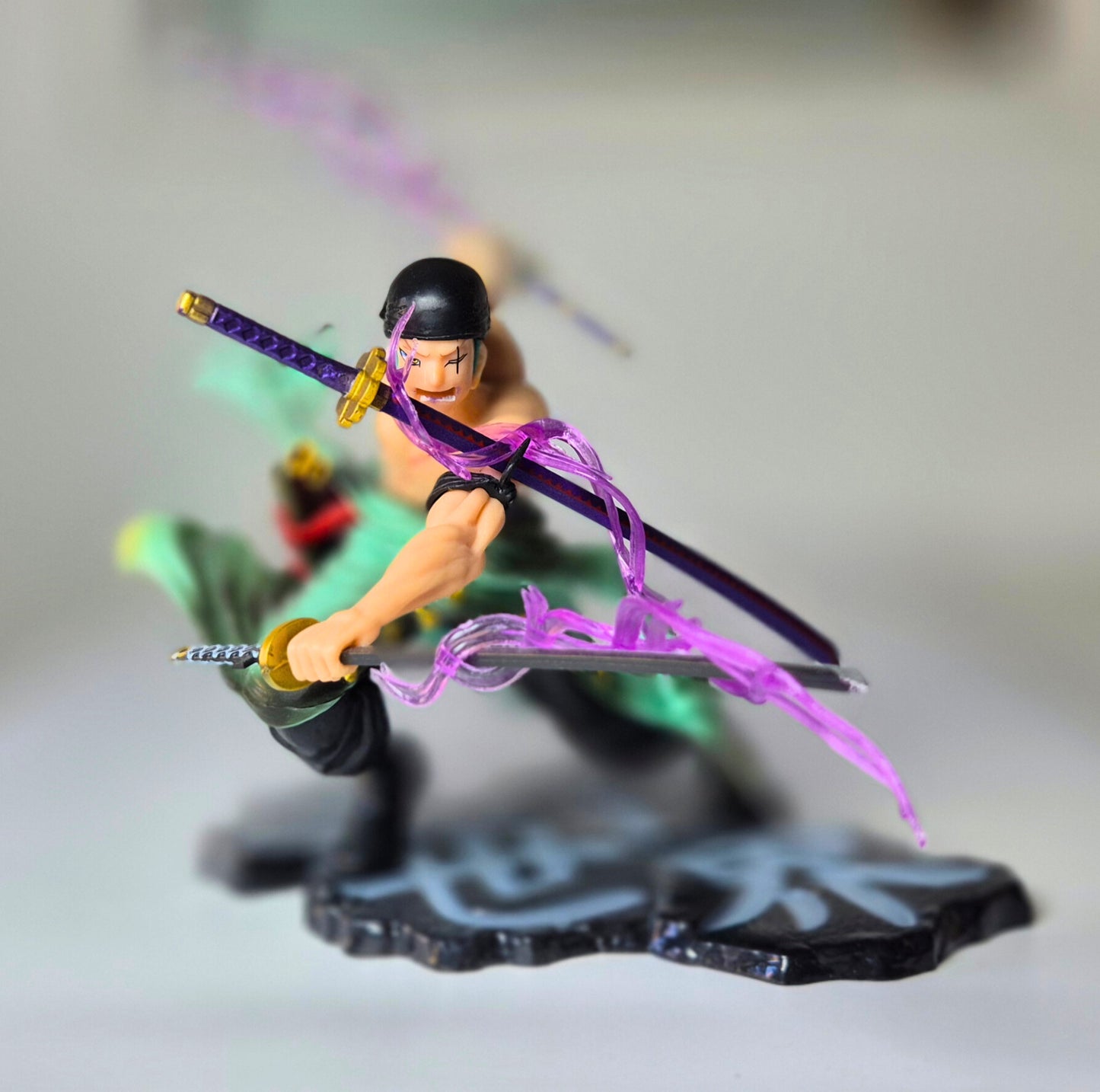 Figurine Roronoa Zoro – One Piece – 21 cm – PVC de Haute Qualité – Édition Collector – Pose de Combat à Trois Sabres