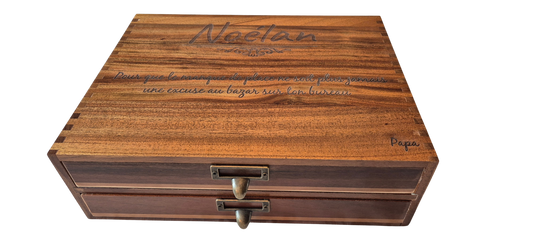 Organiseur de bureau personnalisable avec gravure laser – Coffret organisateur de bureau 2 tiroirs – Cadeau original maître, maîtresse, collègues, parents ou entreprise – 35x27x11 cm